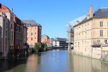 La rivière Moselle dans la ville de Metz - Département de la Moselle - Région Lorraine - France