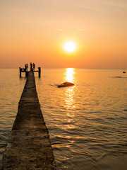Obraz premium People on the pier at sunset. In Phu Quoc island, Vietnam