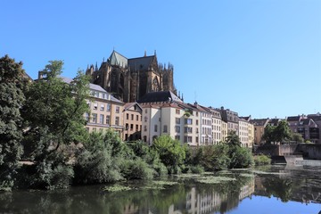 Obraz premium La rivière Moselle dans la ville de Metz - Département de la Moselle - Région Lorraine - France
