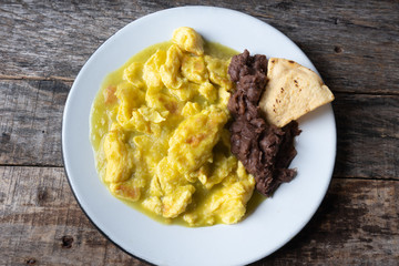 Mexican scrambled eggs in green sauce also called 