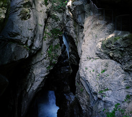 Wasserfall in Felsen
