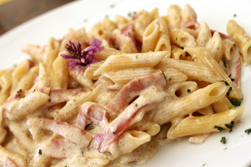 penne speck e panna pasta italiana