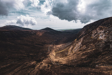 Obraz premium moody mountains