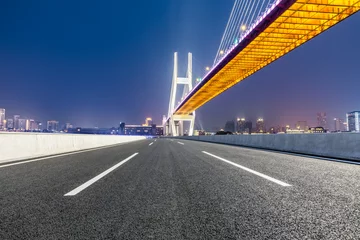 Stickers pour porte Pont de Nanpu Shanghai Nanpu bridge and asphalt road scenery at night,China