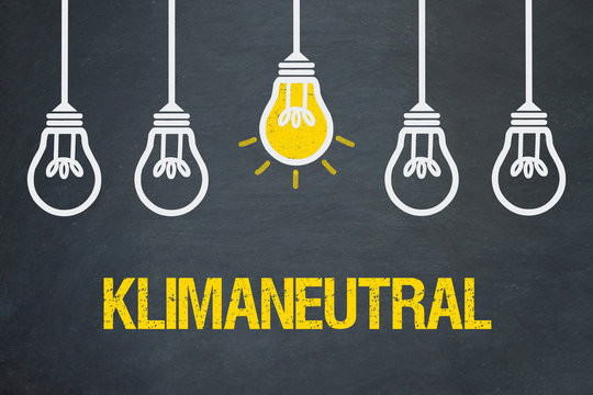 Klimaneutral / Tafel mit Gl&uuml;hbirnen