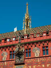 Obraz premium The Basel Town Hall is a 500-year-old building dominating the Marktplatz in Basel, Switzerland. The Town Hall houses the meetings of the Cantonal Parliament