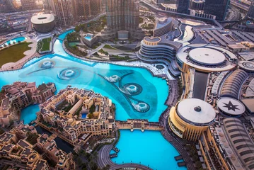 Türaufkleber Dubai mall fountain and modern downtown buildings  © creativefamily