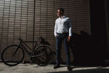 Obraz premium Successful manager is enjoying cycling in city