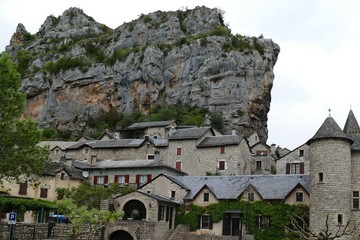 Fototapeta na wymiar Le joli village de La Malène dans Les Gorges du Tarn en France