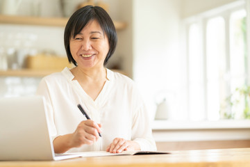 ミドル　女性　資格　勉強　家計簿