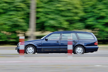 A car on the street.  © Tomasz Warszewski