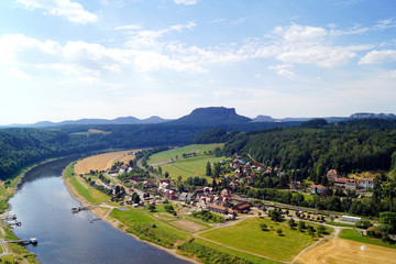 Naklejka premium Blick über das Elbtal und den Lilienstein in der Sächsischen Schweiz