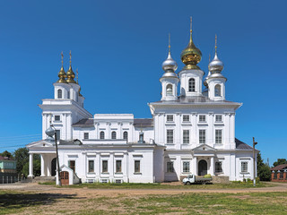 Fototapeta na wymiar Resurrection Cathedral in Shuya, Ivanovo Oblast, Russia. The cathedral in neoclassical style was built in 1792-1798.