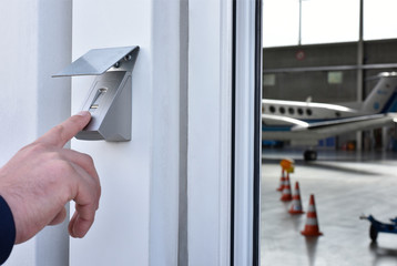 Flughafen Sicherheit Fingerscanner