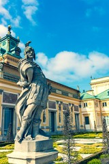 Obraz premium ancient sculptures of the Warsaw Palace