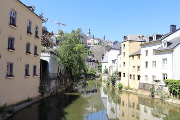 Fototapeta na wymiar La rivière Alzette dans la ville de Luxembourg