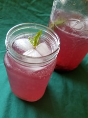 Fototapeta na wymiar berry mint drink on ice