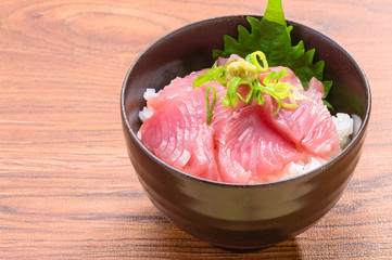 マグロ丼