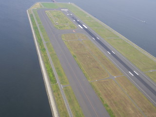 空撮・東京羽田空港滑走路