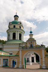 Fototapeta na wymiar Церковь Николая Чудотворца в усадьбе Гребнево.