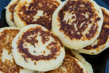 homemade cheesecakes, close-up on a black plate
