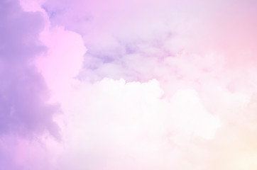 Fototapeta premium Subtle clouds of white and blue sky 
