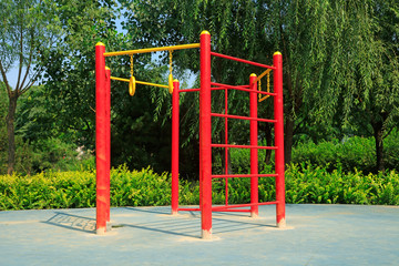 Fototapeta na wymiar Fitness equipment in the park