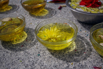 Glass plates with oil and yellow and red flowers