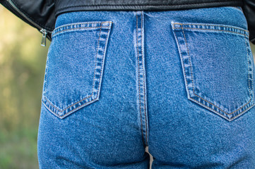 female booty in jeans