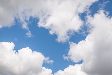 Obraz premium Blue sky background. Beautiful sky with white clouds
