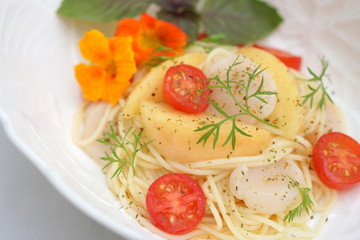 桃とホタテの冷製パスタ