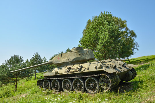 Detailed look at Soviet T34 tank from WW2 in Valley of Death
