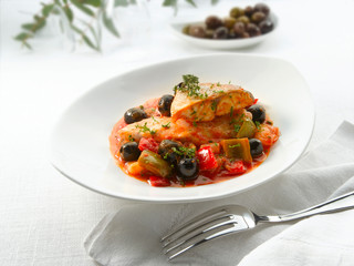 lubina estofada con verduras y aceitunas. braised sea bass with vegetables and olives.