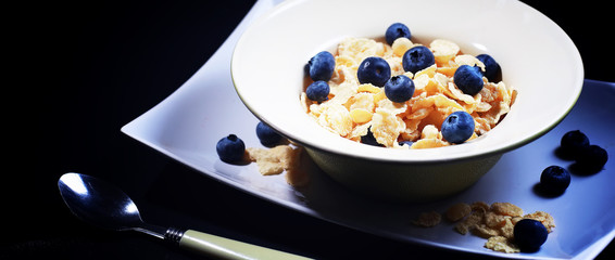 Corn flakes with fresh berries