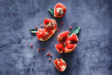 Fototapeta premium Ripe grains of pomegranate on the table. Pomegranate juice.