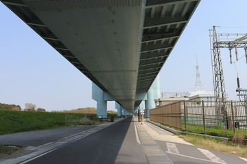 圏央道と一般道（神奈川県寒川町）