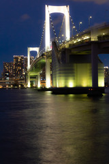 東京のレインボーブリッジの夜景
