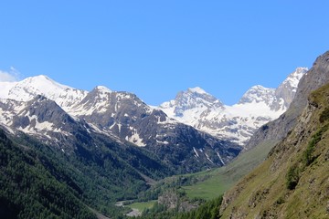 Fototapeta na wymiar montagnes du Val de Rhêmes