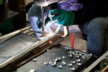 Welding of steel spade handle