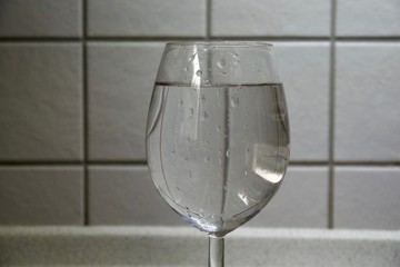 Glas mit Wasser