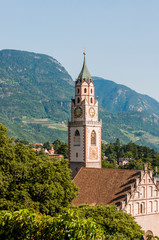 Fototapeta premium Meran, St. Nikolaus, Kirche, Stadt, Altstadt, Vinschgau, Sommer, Südtirol, Italien