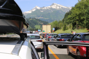 Stau nach Unfall im Gotthard-Tunnel