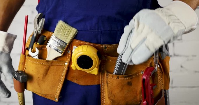 construction worker arranges his tool belt