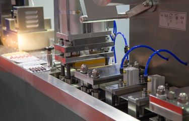 Capsule blister packing machine in pharmaceutical industrial