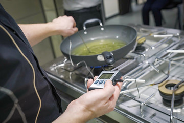 Cooking Themometer measure the degree oil or fried in the pan.