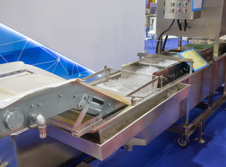Aeration jet system cleaning and washer for vegetable and fruit in food industry