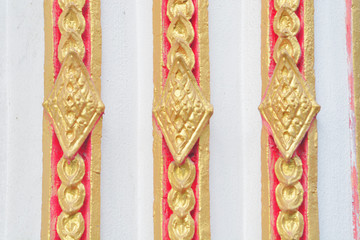 painting stucco In this way, most of them are decorated with exterior walls. And towers of various buildings The colors used are mostly gold and red.