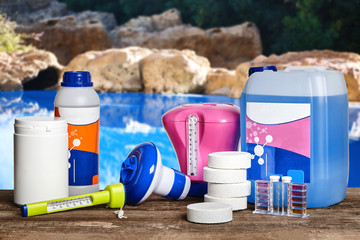 Equipment with chemical cleaning products and tools for the maintenance of the swimming pool.