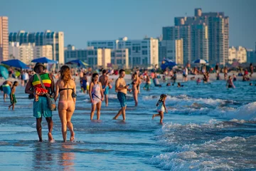 Foto op Plexiglas Clearwater Beach, Florida Clearwater Beach, Florida. June 24, 2019. People walking and enjoying the beach at Pier 60 area 1
