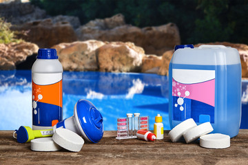Equipment with chemical cleaning products and tools for the maintenance of the swimming pool.